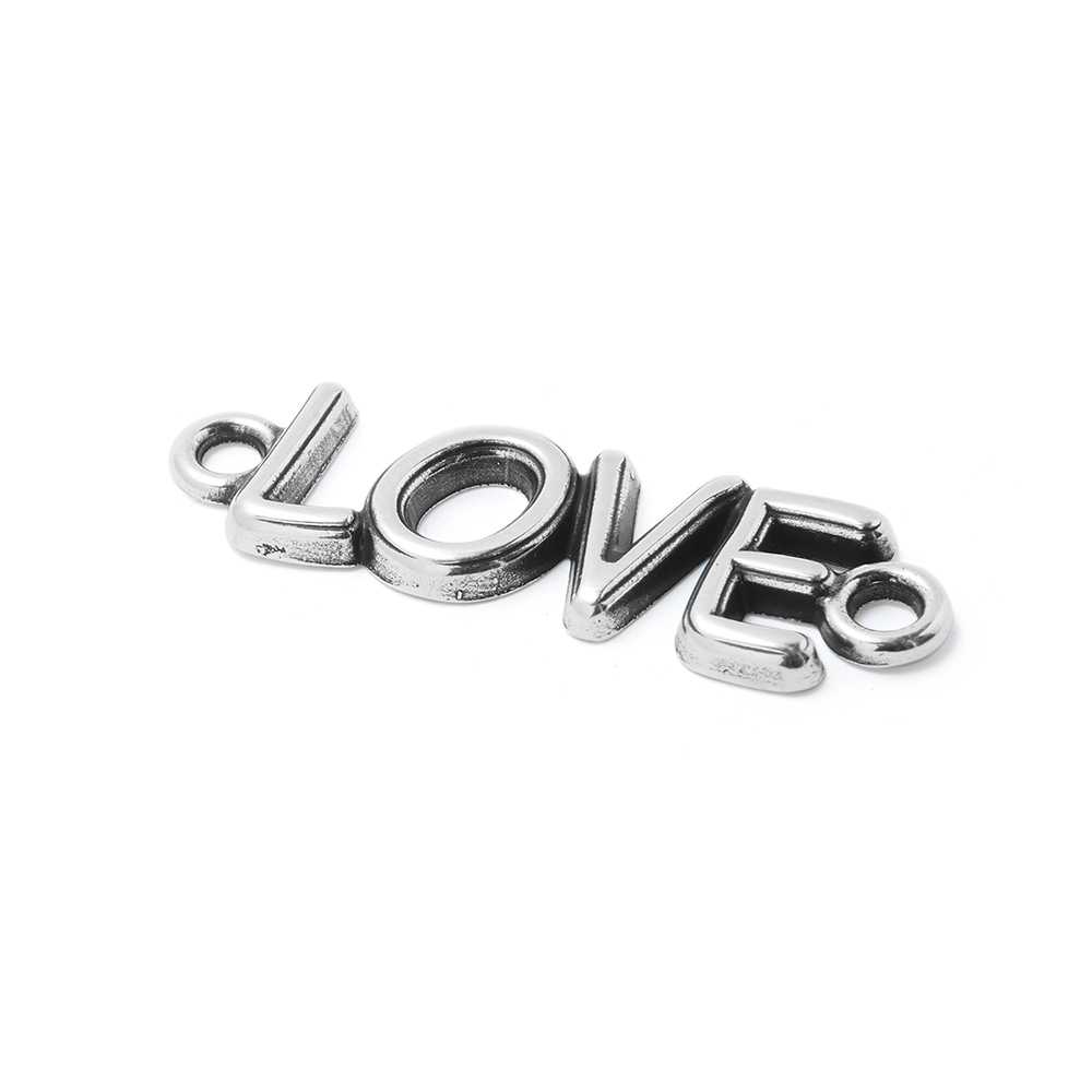 Pieza Love con anillas de 3mm. de diámetro interior. Bañada en plata de ley oxidada.