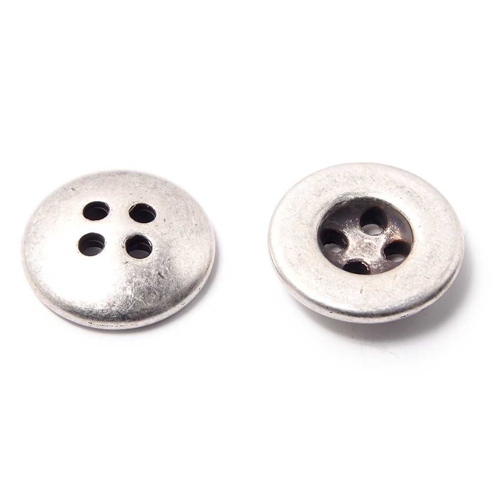 Botón con 4 agujeros de 2,5 mm. de diámetro cada uno. Bañado en plata de ley oxidada.